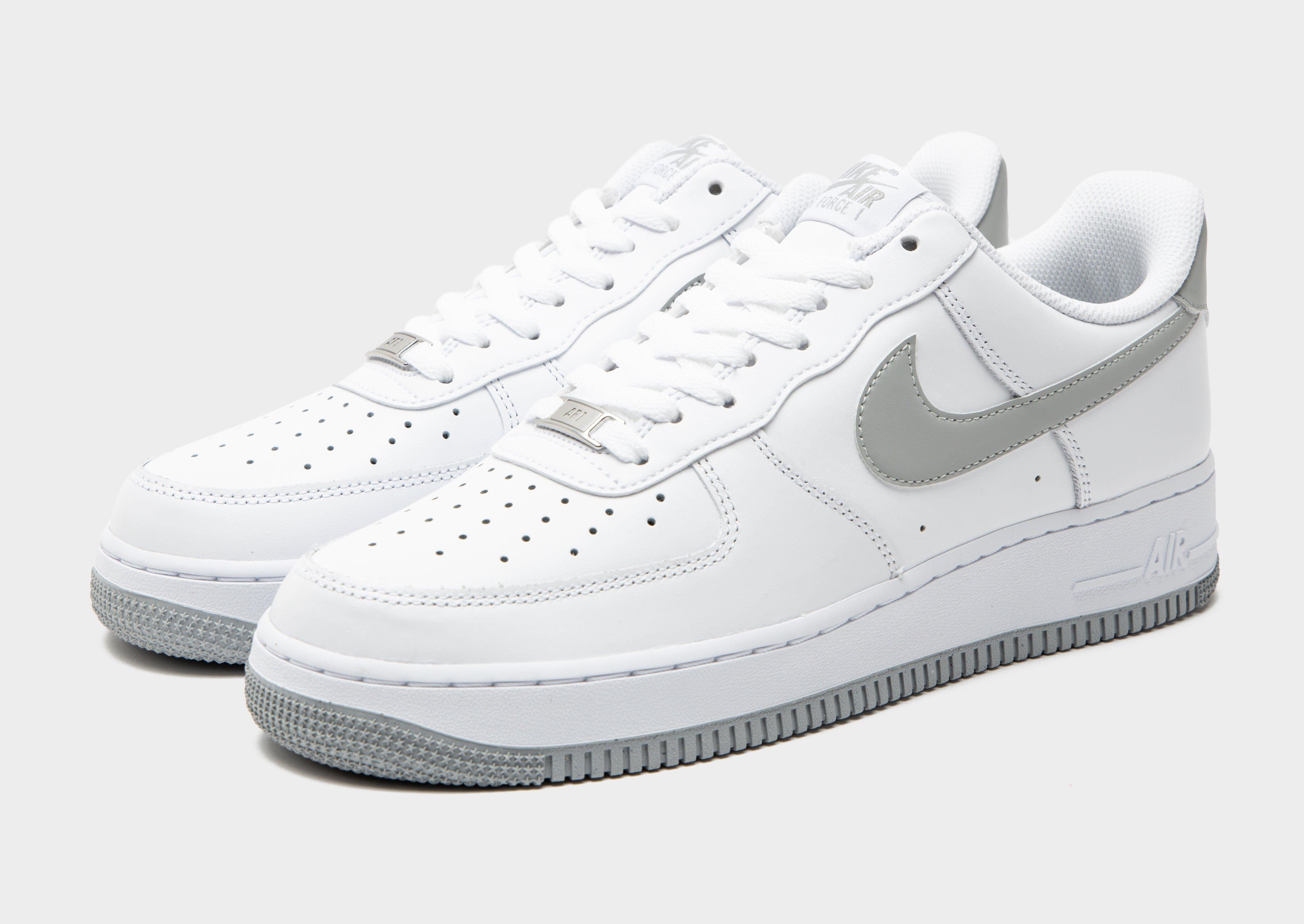 รองเท้าผู้ชาย Air Force 1 '07