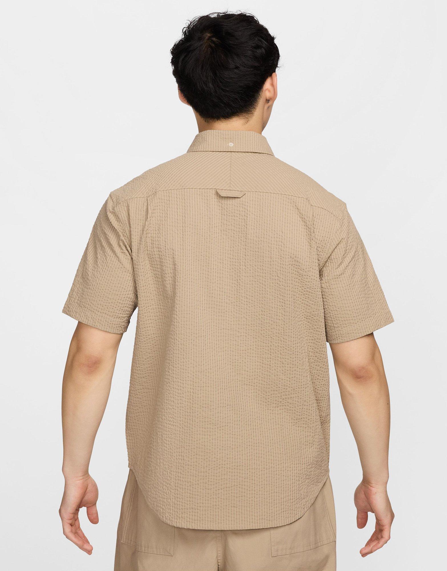 เสื้อแขนสั้นผู้ชาย Life Seersucker Button-Down