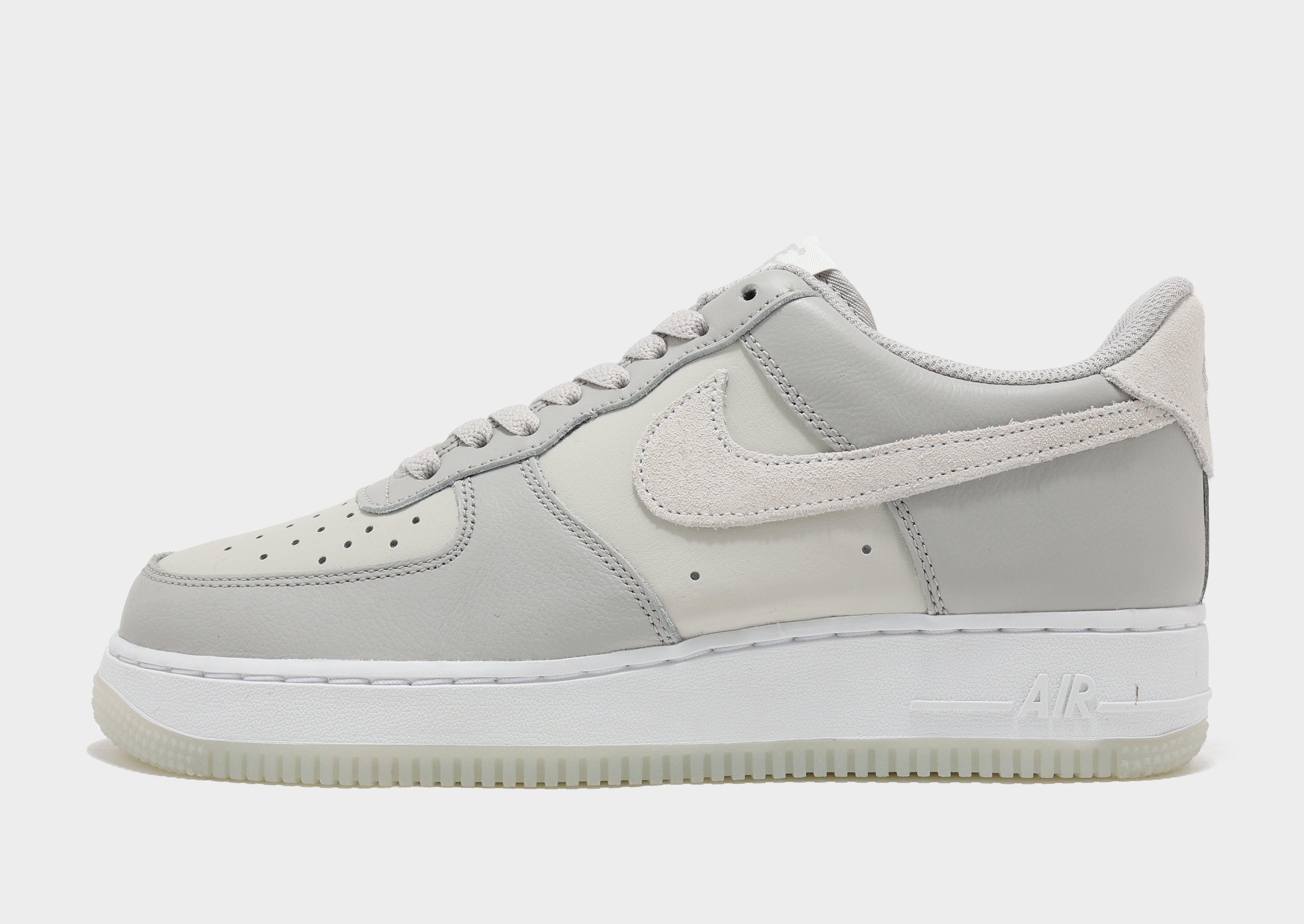 รองเท้าผู้ชาย Air Force 1 '07 LV8