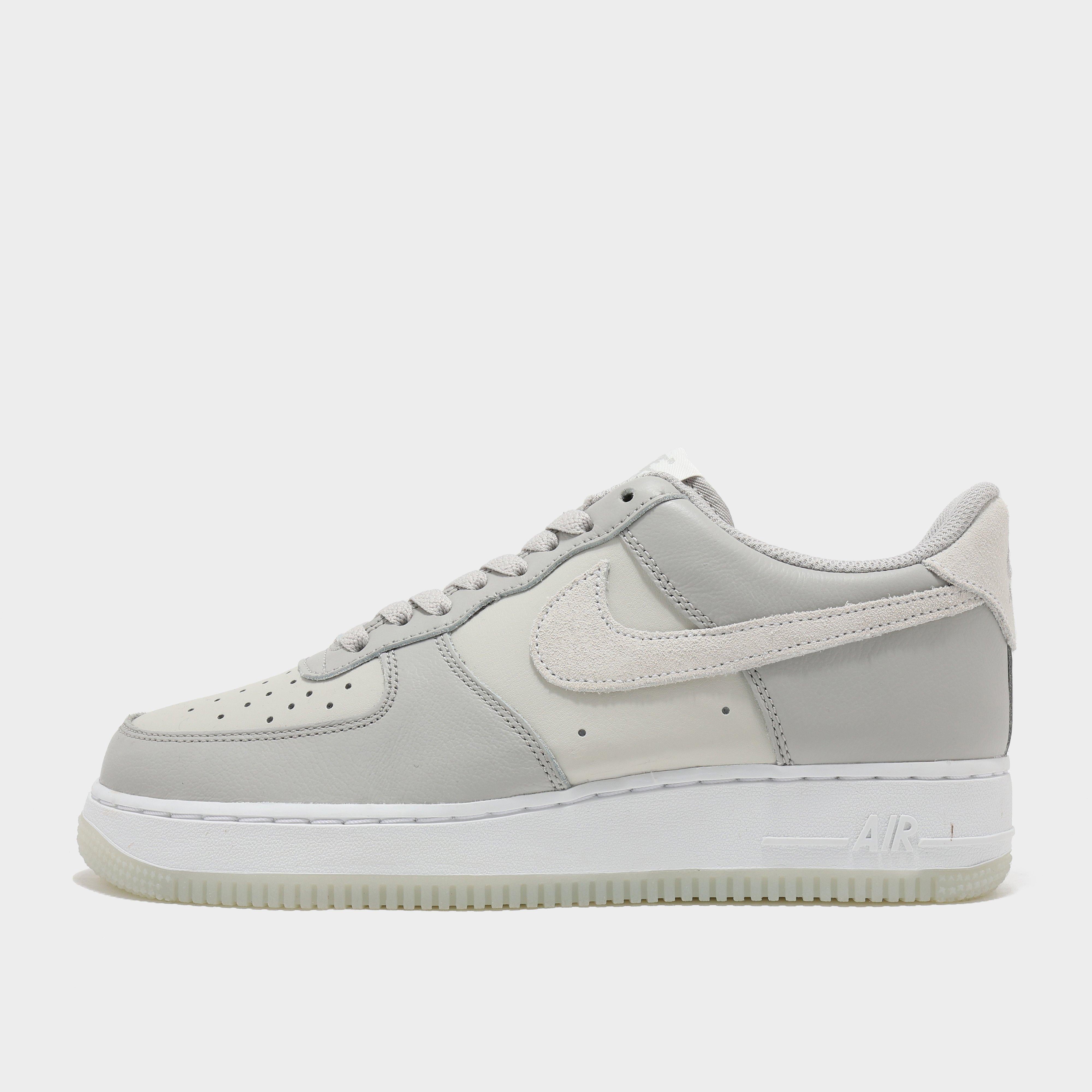 รองเท้าผู้ชาย Air Force 1 '07 LV8