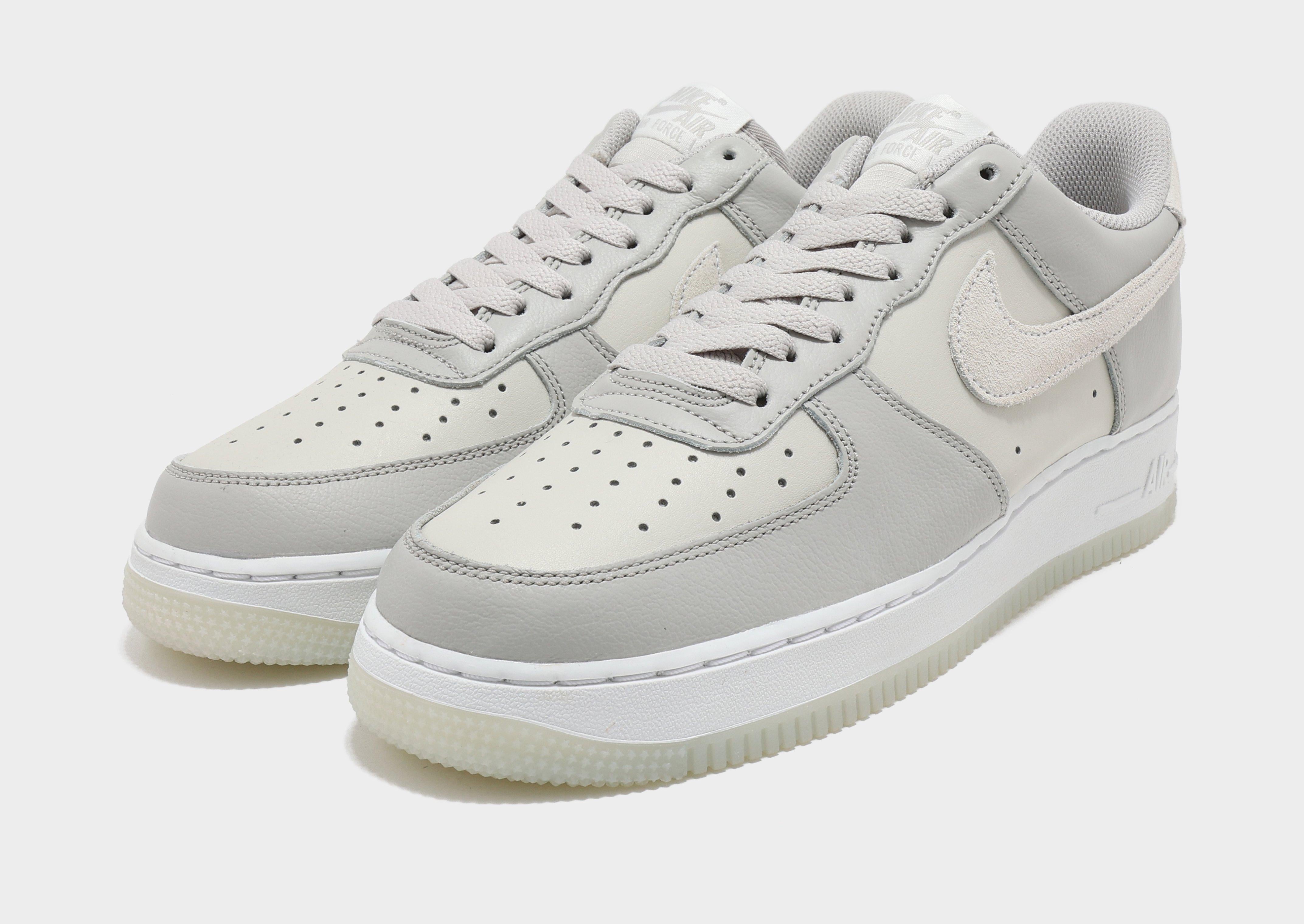 รองเท้าผู้ชาย Air Force 1 '07 LV8