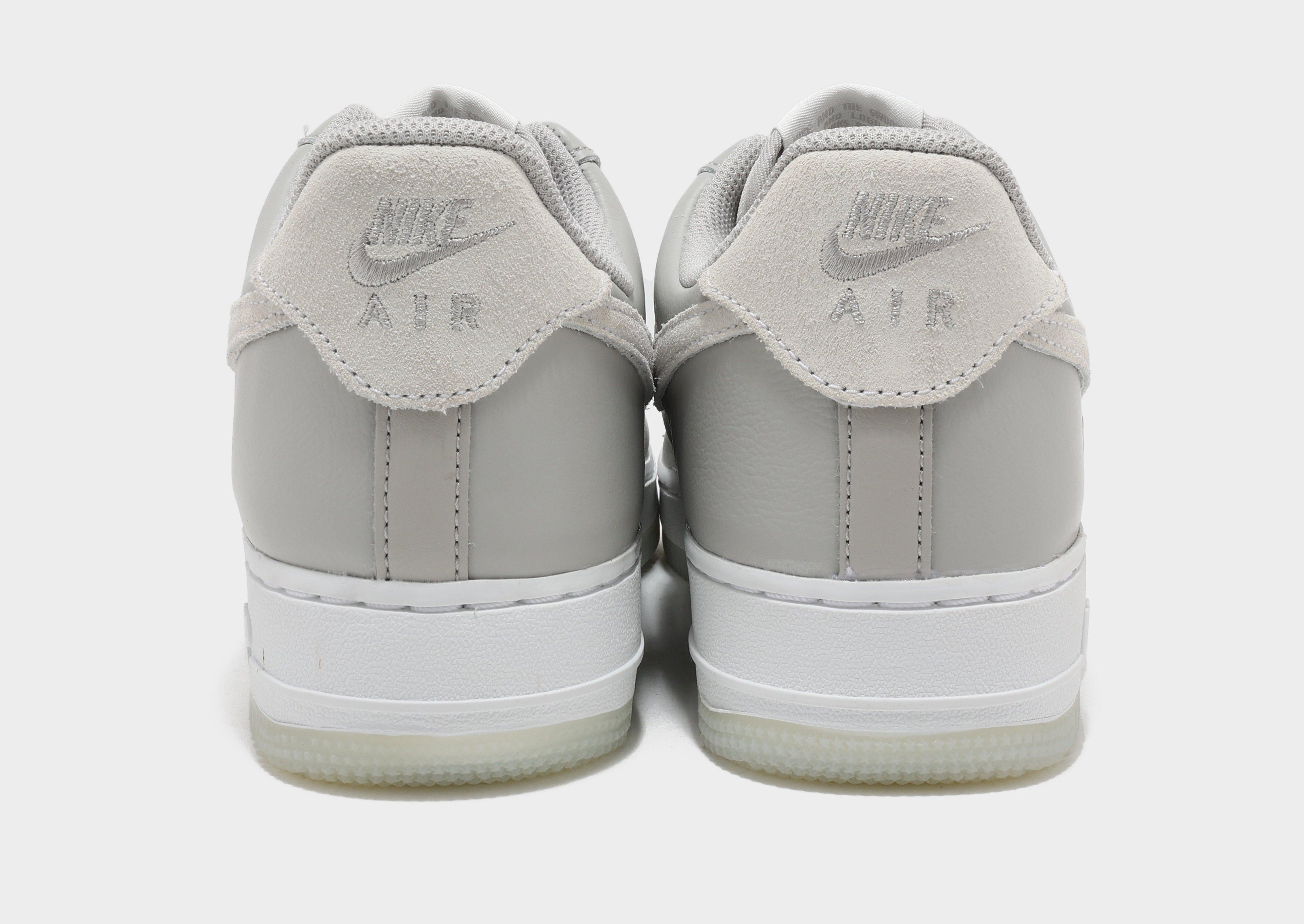 รองเท้าผู้ชาย Air Force 1 '07 LV8