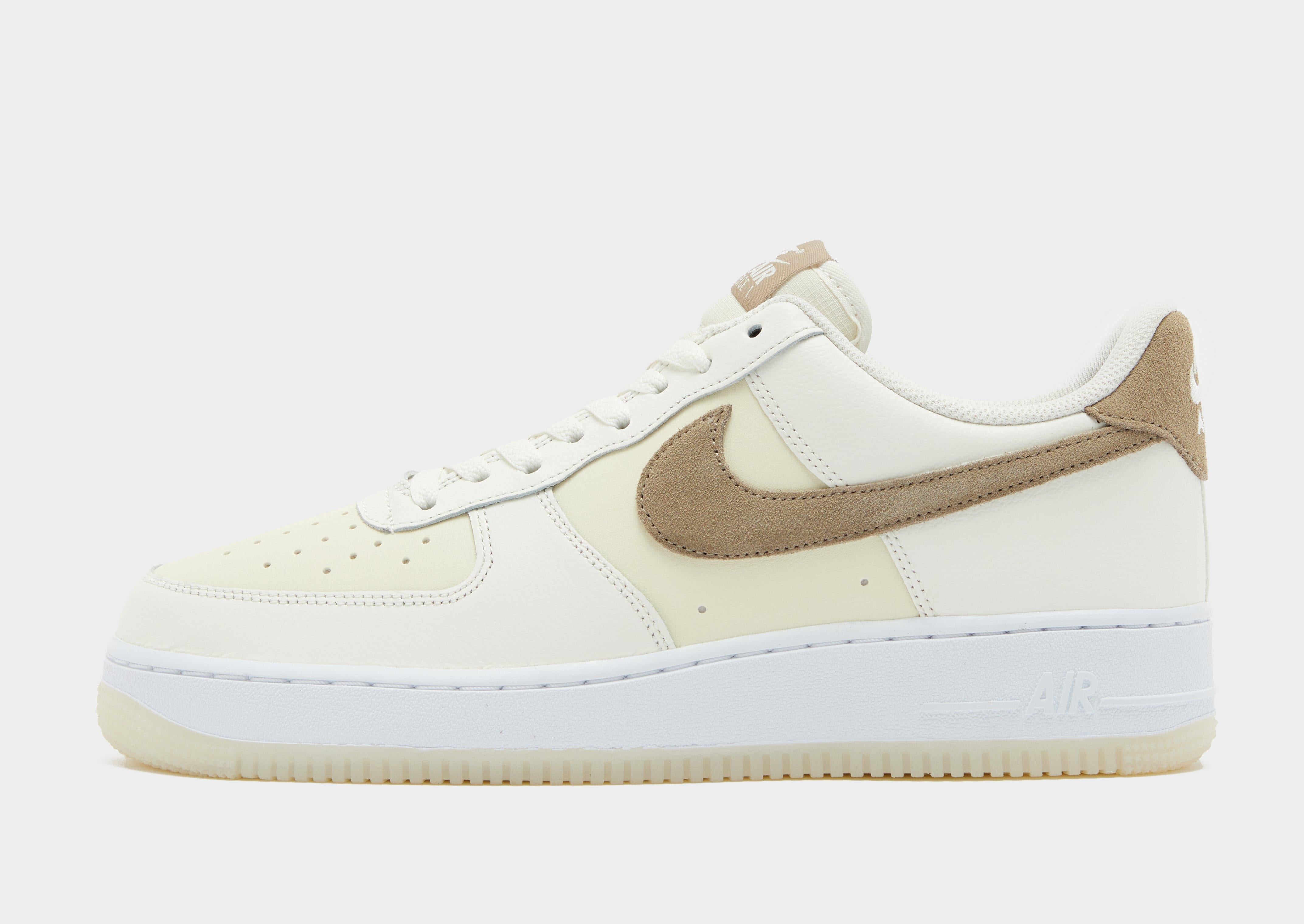 รองเท้าผู้ชาย Air Force 1 '07 LV8