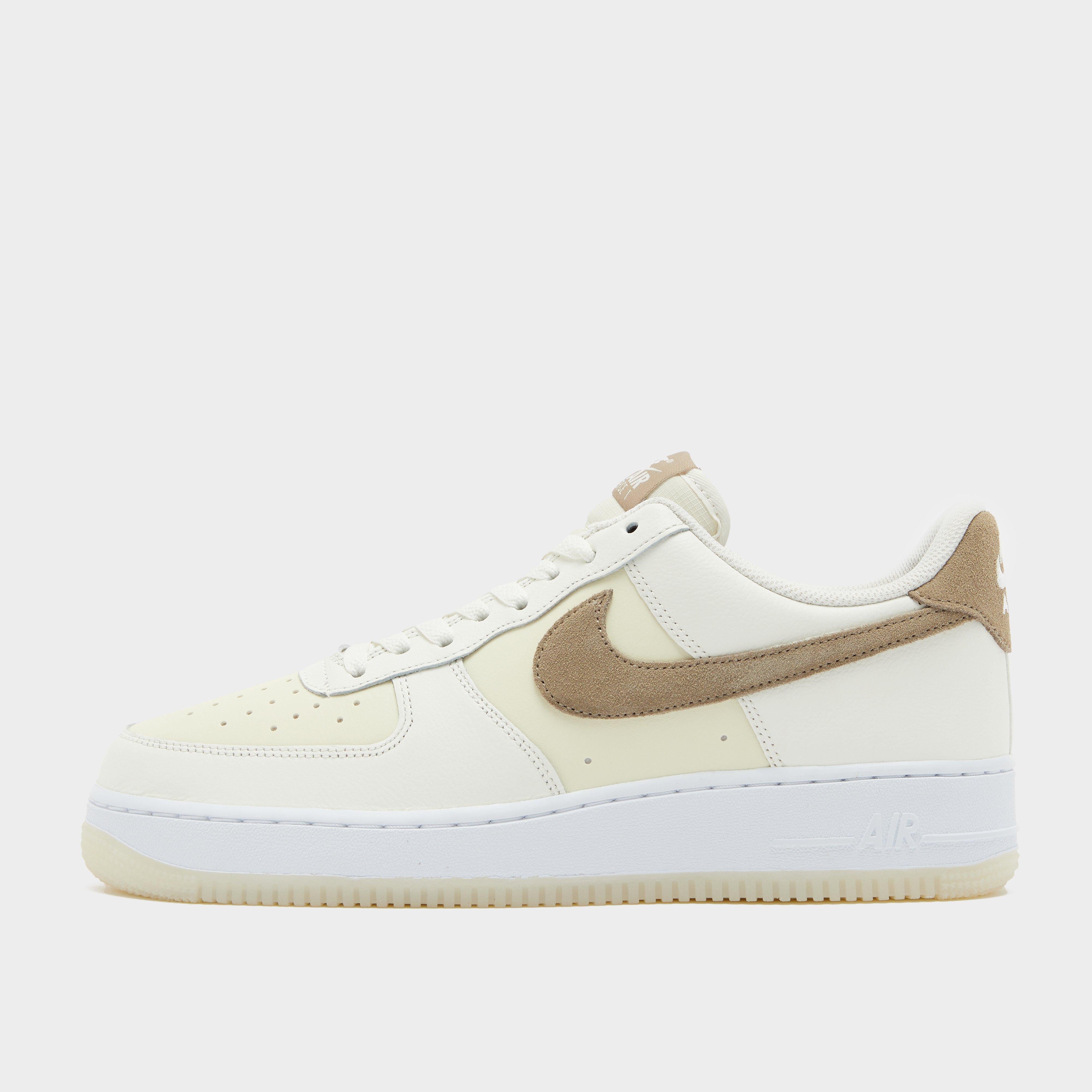 รองเท้าผู้ชาย Air Force 1 '07 LV8