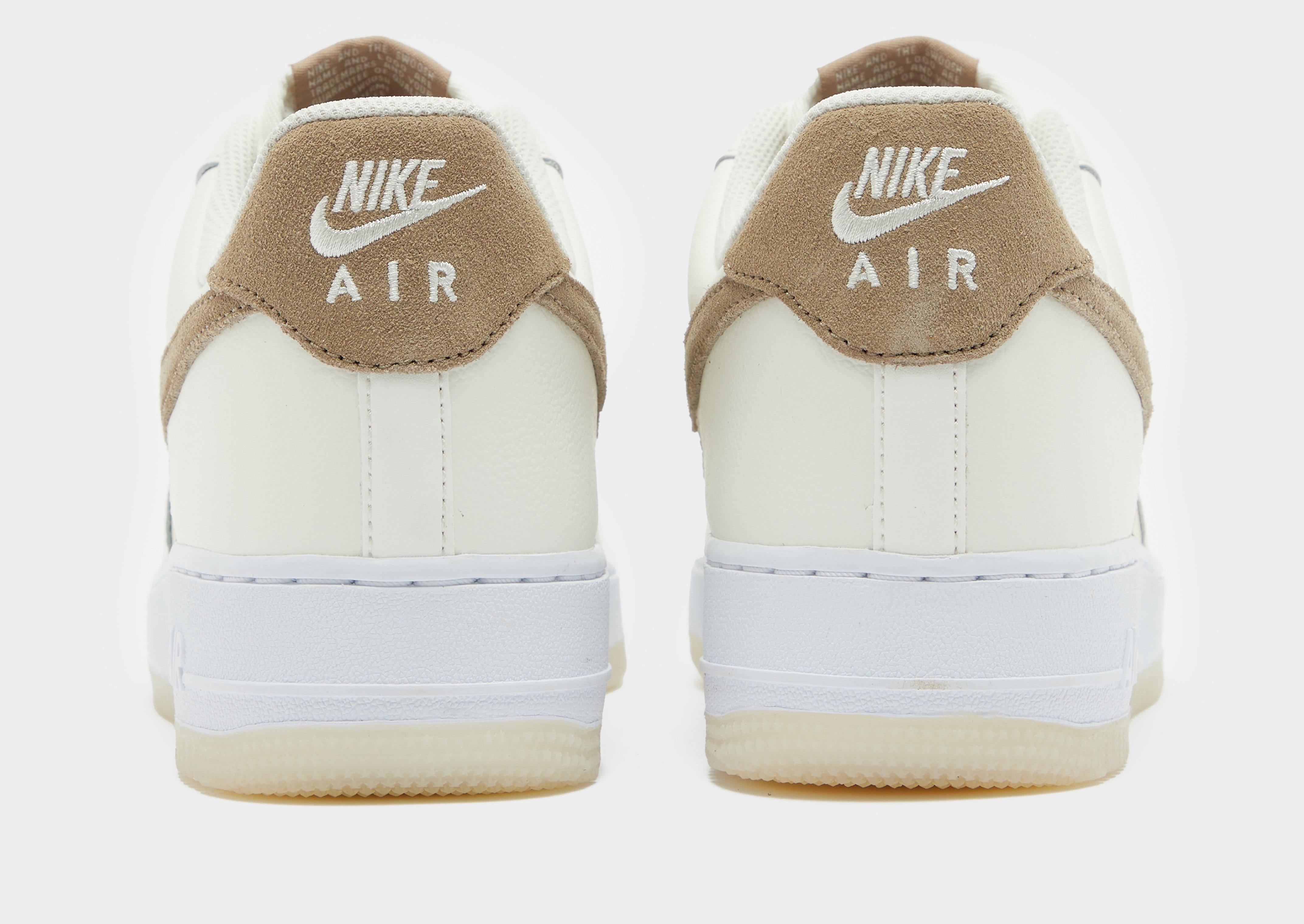 รองเท้าผู้ชาย Air Force 1 '07 LV8