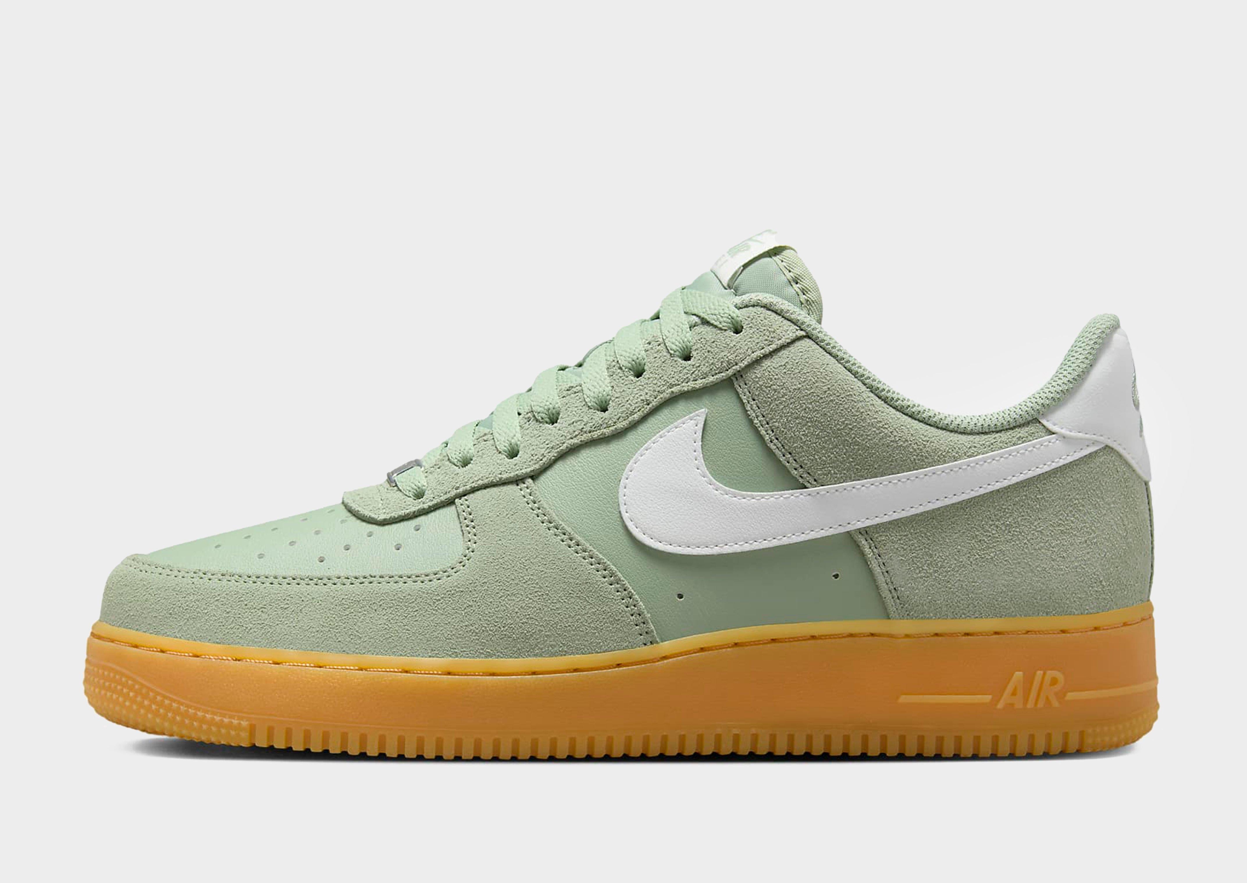 รองเท้าผู้ชาย Air Force 1 '07 LV8