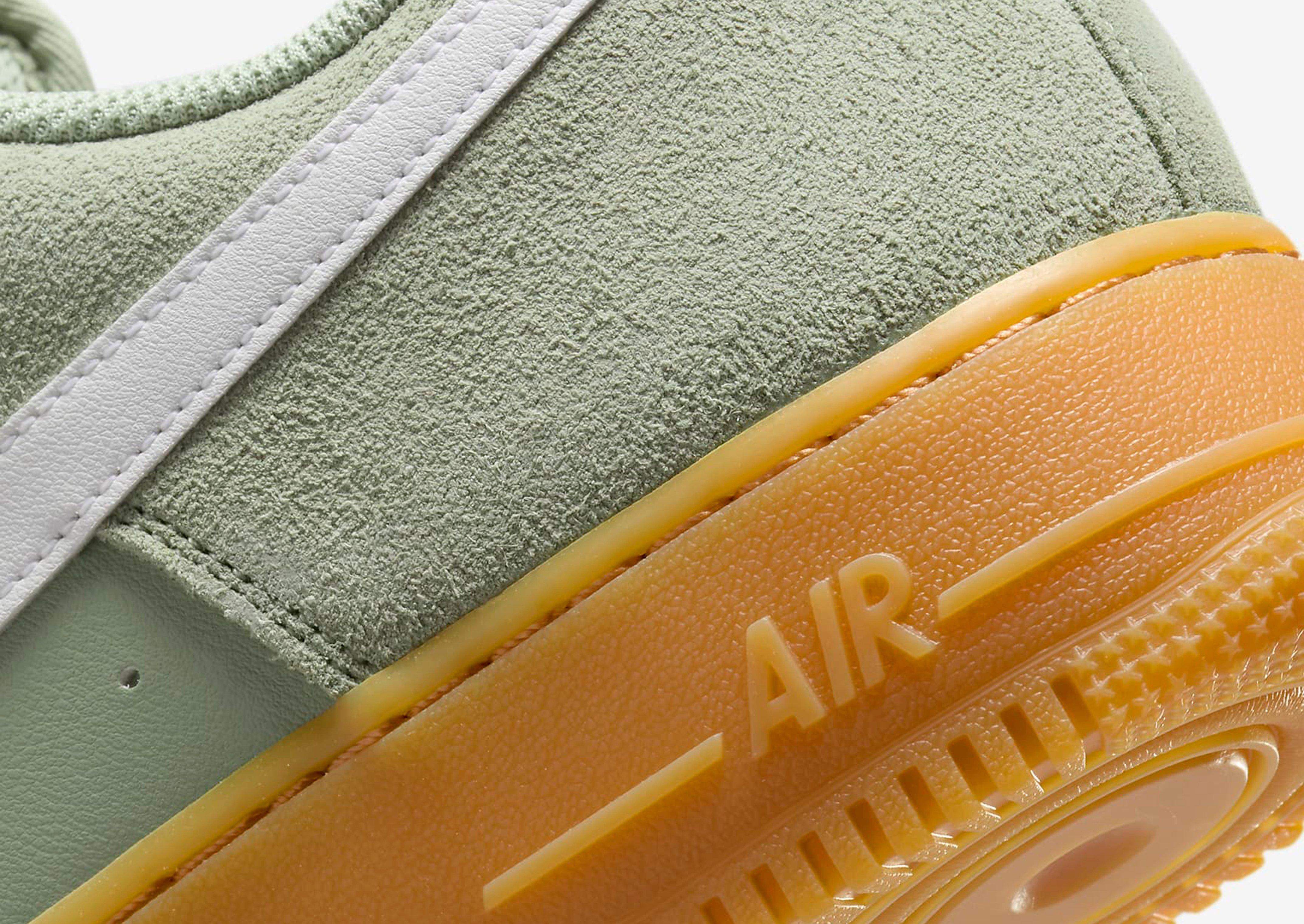 รองเท้าผู้ชาย Air Force 1 '07 LV8