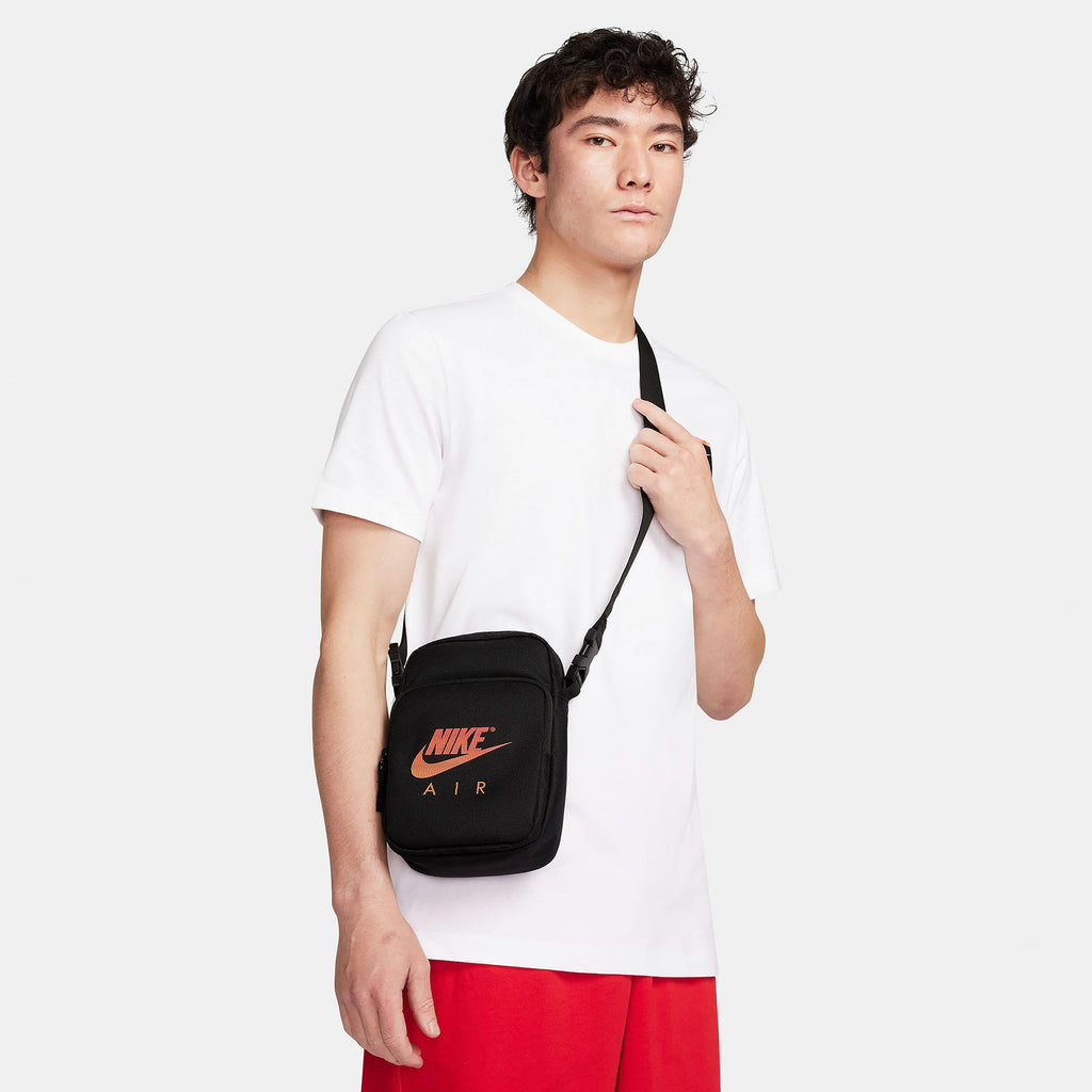 กระเป๋า Heritage Crossbody (3L)