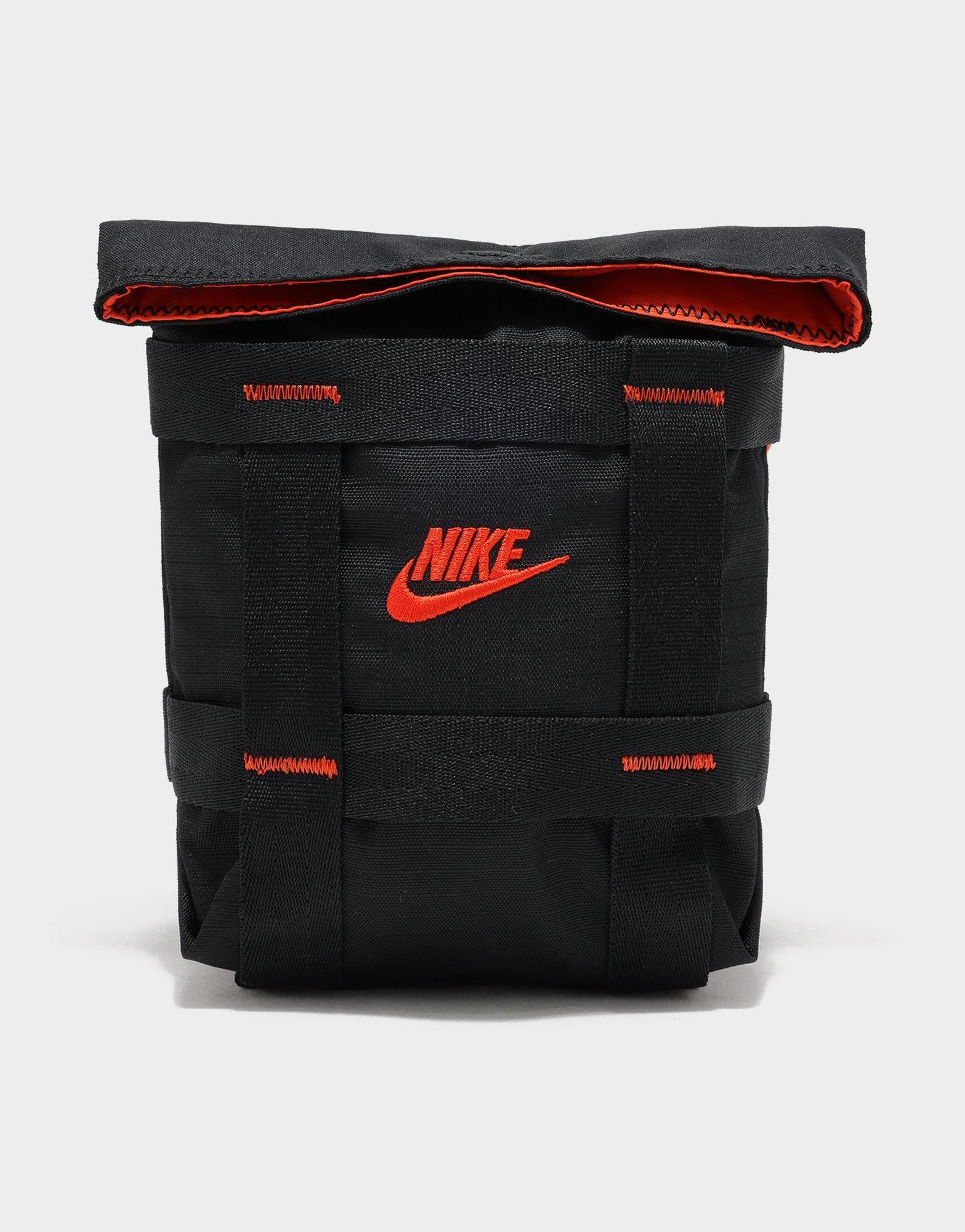 กระเป๋า Sportswear Cargo Crossbody (3L)