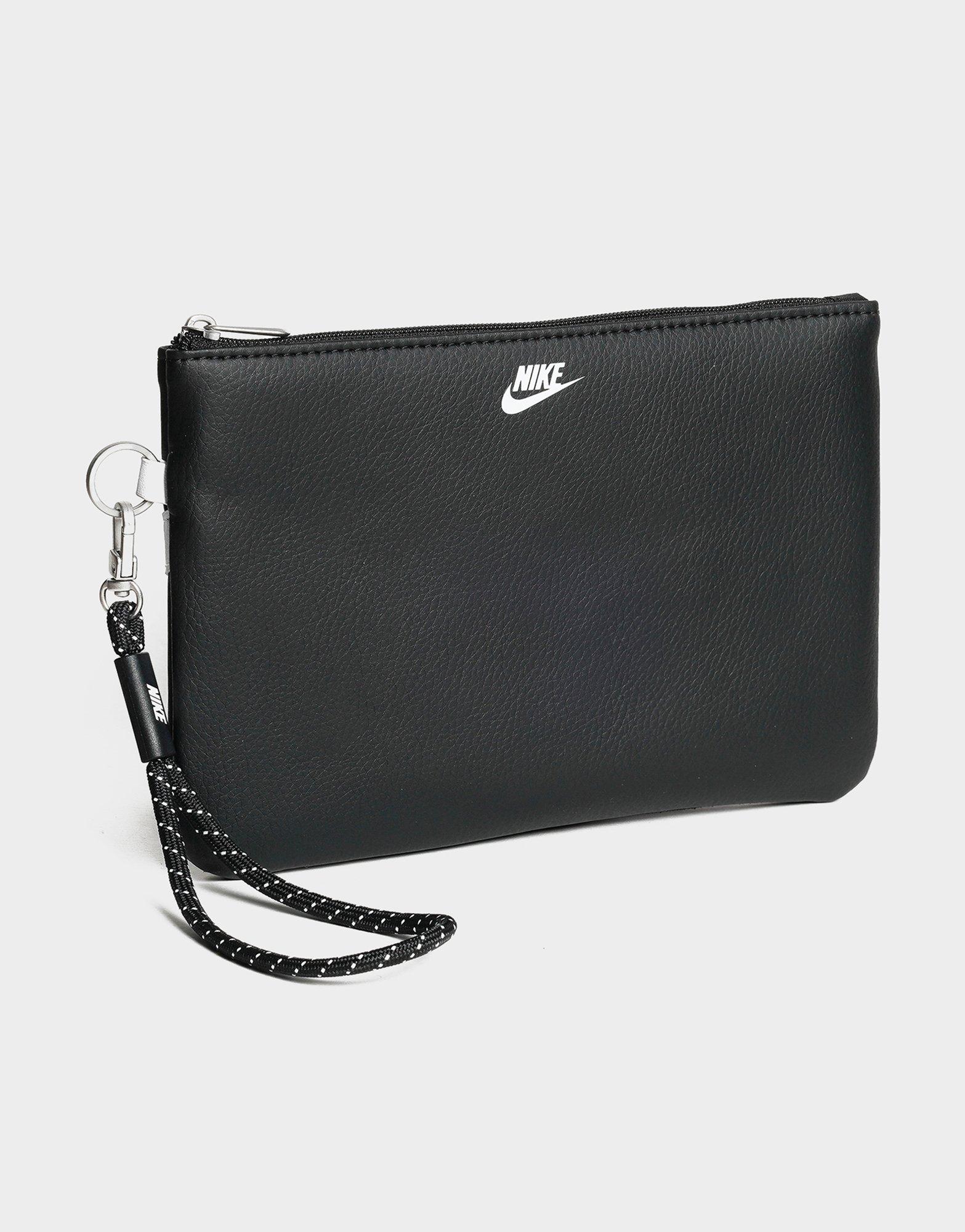 กระเป๋า Blazer Wristlet